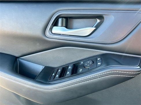 Used 2024 Nissan Rogue SV image 72