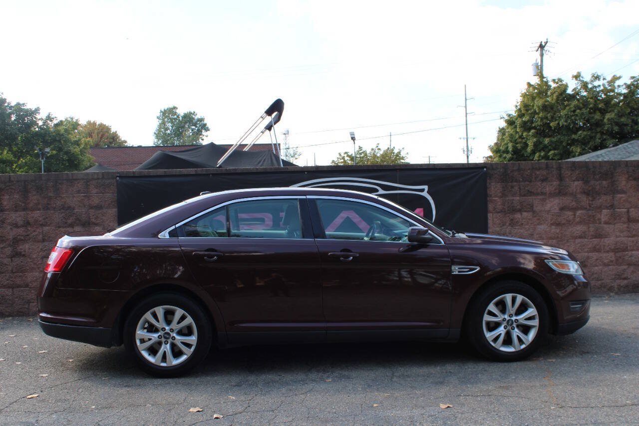 Used 2012 Ford Taurus SEL FWD image 4