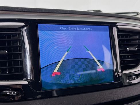 Used 2017 Chrysler Pacifica Touring-L FWD image 16