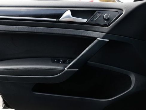 Used 2018 Volkswagen Golf R 4-Door image 44