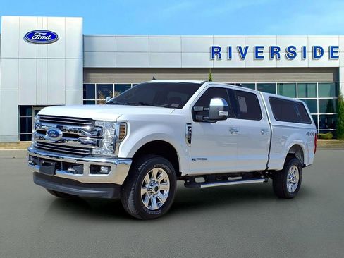 Used 2019 Ford F250 Lariat w/ Chrome Package image 3