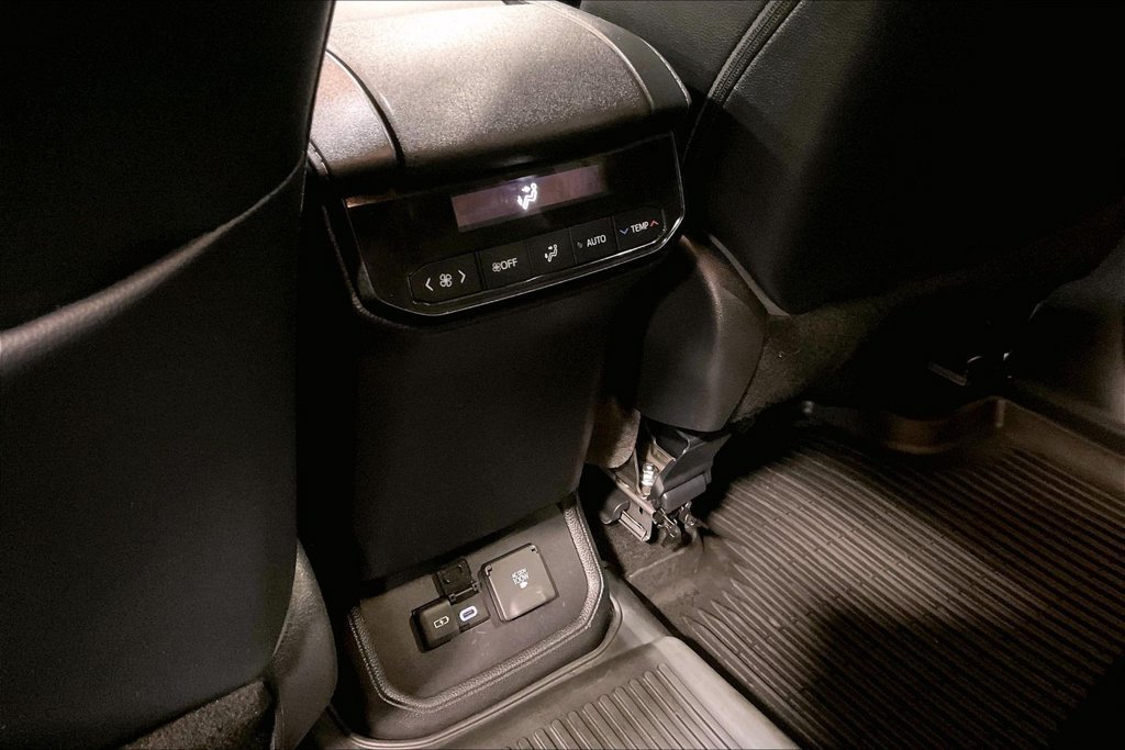 Used 2023 Toyota Highlander Limited AWD/4WD image 11