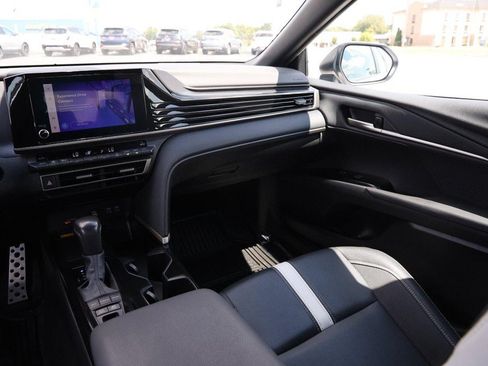 Used 2025 Toyota Camry SE FWD image 27