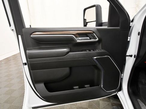 Used 2024 Chevrolet Silverado 2500 LT image 12