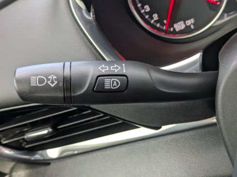 Used 2023 Chevrolet Traverse High Country image 21