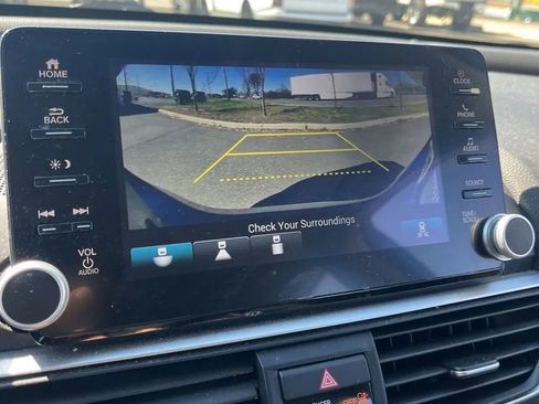 Used 2019 Honda Accord EX image 16