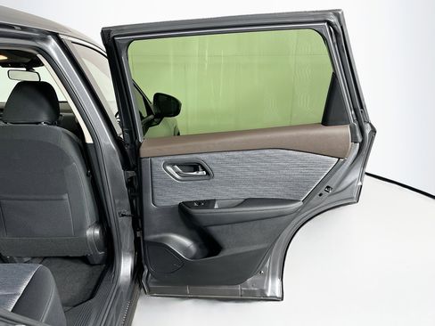 Used 2023 Nissan Rogue SV image 28