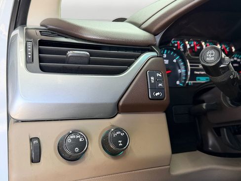 Used 2018 Chevrolet Suburban LT image 22