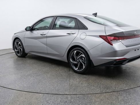 Used 2025 Hyundai Elantra SEL FWD image 6