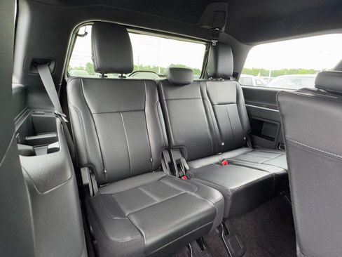 Used 2020 Ford Expedition XLT w/ Equipment Group 202A AWD/4WD image 11