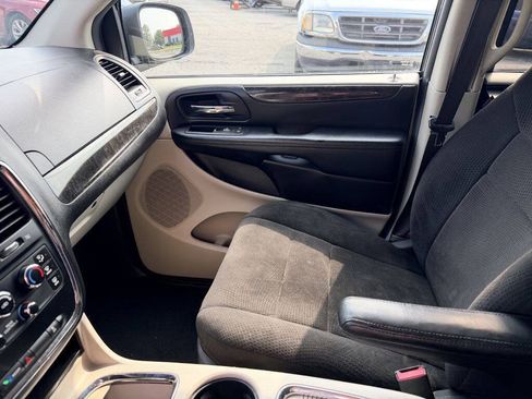 Used 2013 Dodge Grand Caravan SXT FWD image 13