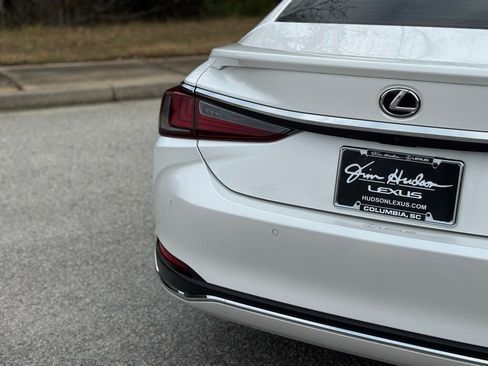 Certified 2023 Lexus ES 300h Ultra Luxury image 14