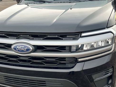 Used 2023 Ford Expedition Max XLT image 11
