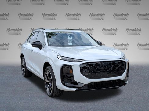 Used 2026 Audi Q3 quattro 2.0T AWD/4WD image 2
