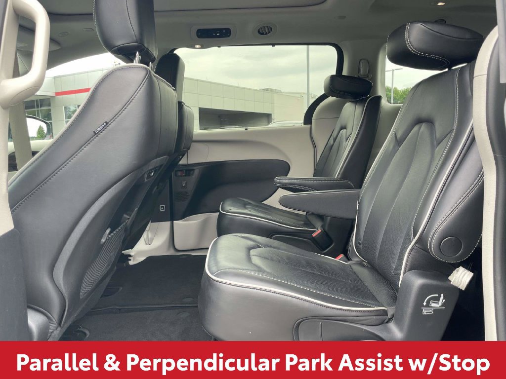 Used 2023 Chrysler Pacifica Limited AWD/4WD image 13