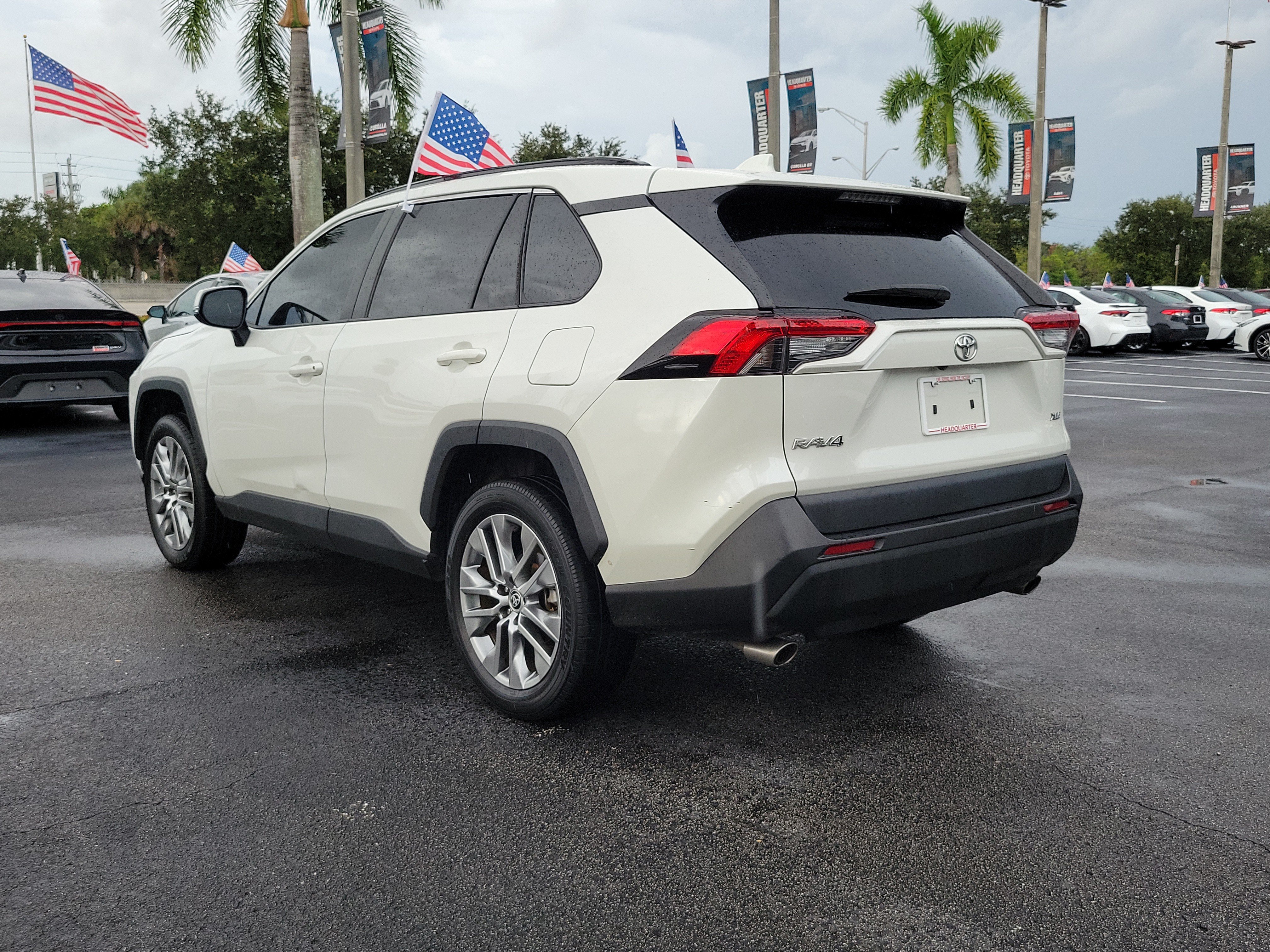 Used 2022 Toyota RAV4 XLE Premium FWD image 8