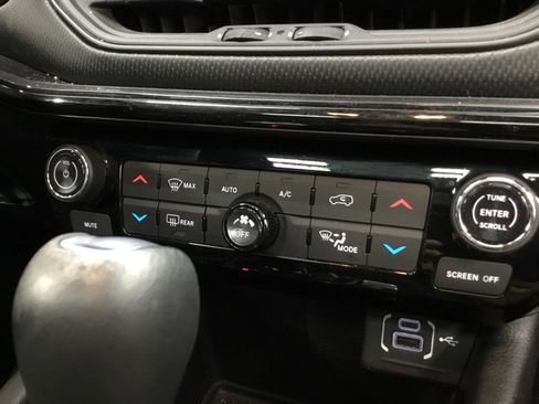 Used 2023 Jeep Compass Latitude w/ Sun and Sound Group AWD/4WD image 28