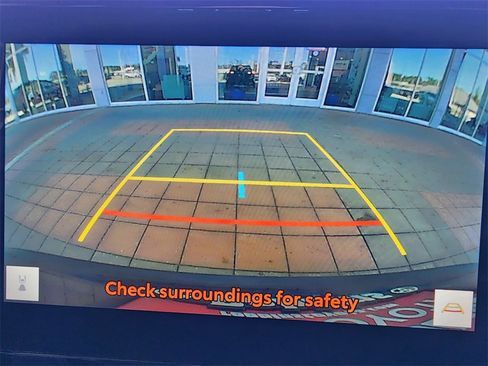 Used 2024 Toyota Corolla Cross XLE image 23