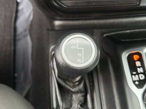 Used 2022 Jeep Gladiator Overland AWD/4WD image 34
