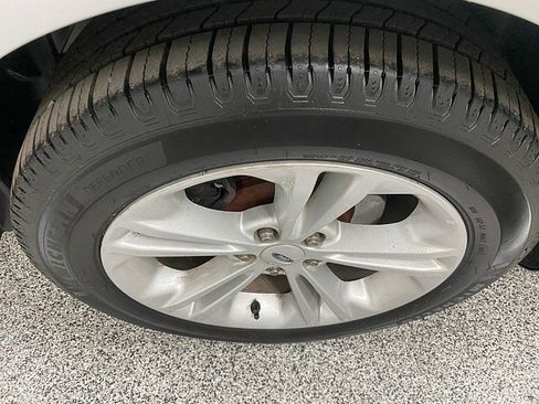 Used 2017 Ford Taurus SE image 21