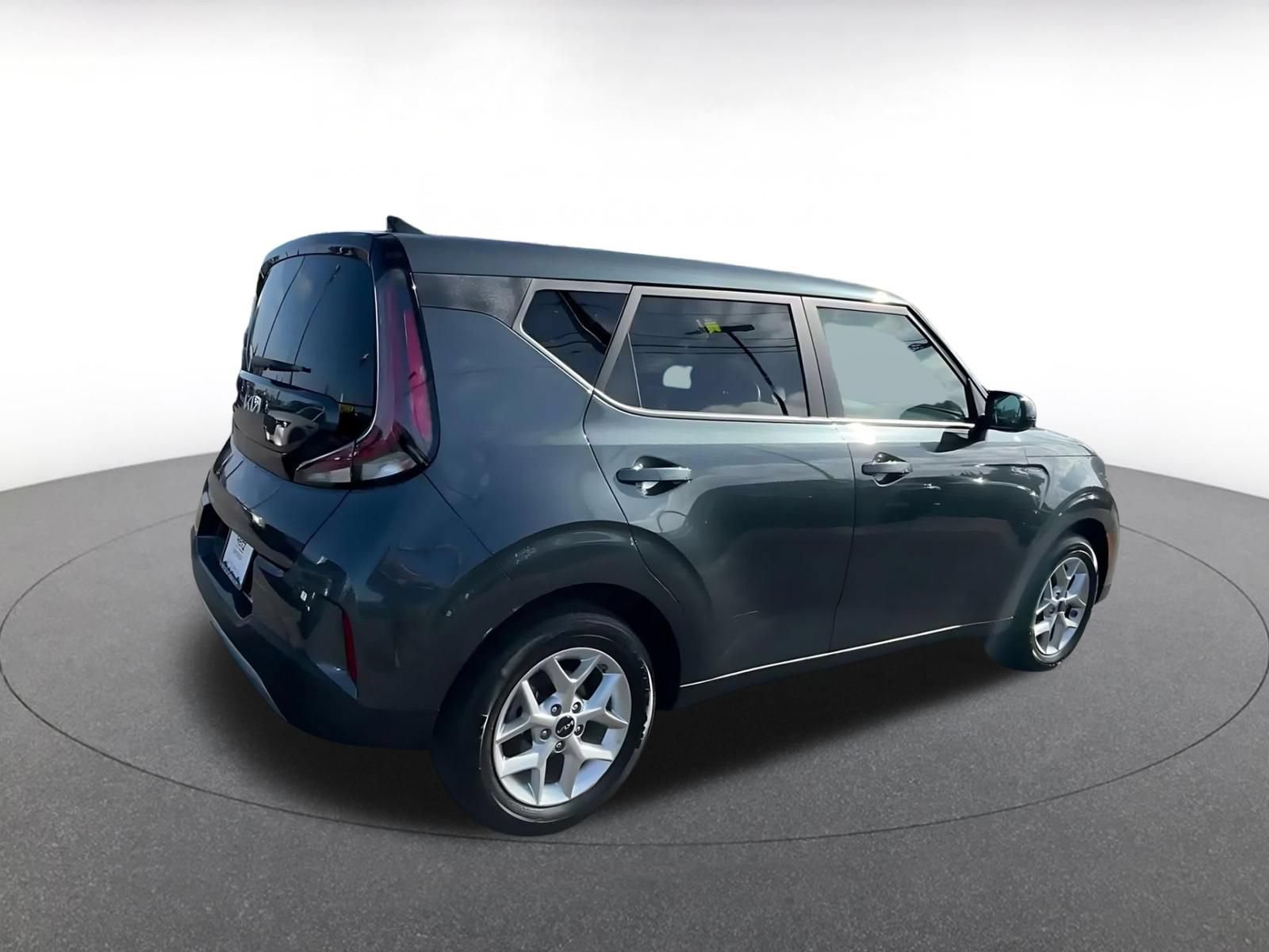 Used 2025 Kia Soul LX w/ LX Technology Package FWD image 14