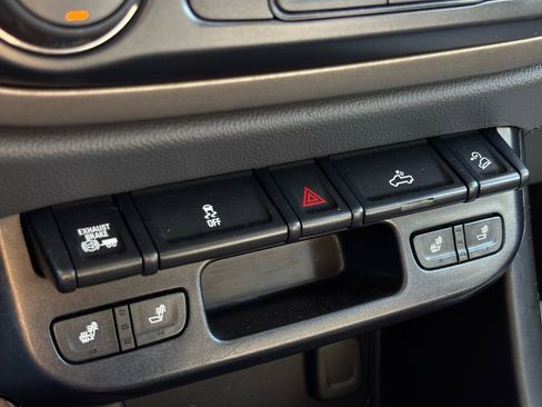 Used 2017 Chevrolet Colorado Z71 AWD/4WD image 35
