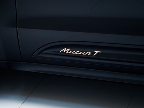 Certified 2026 Porsche Macan Turbo AWD/4WD image 13
