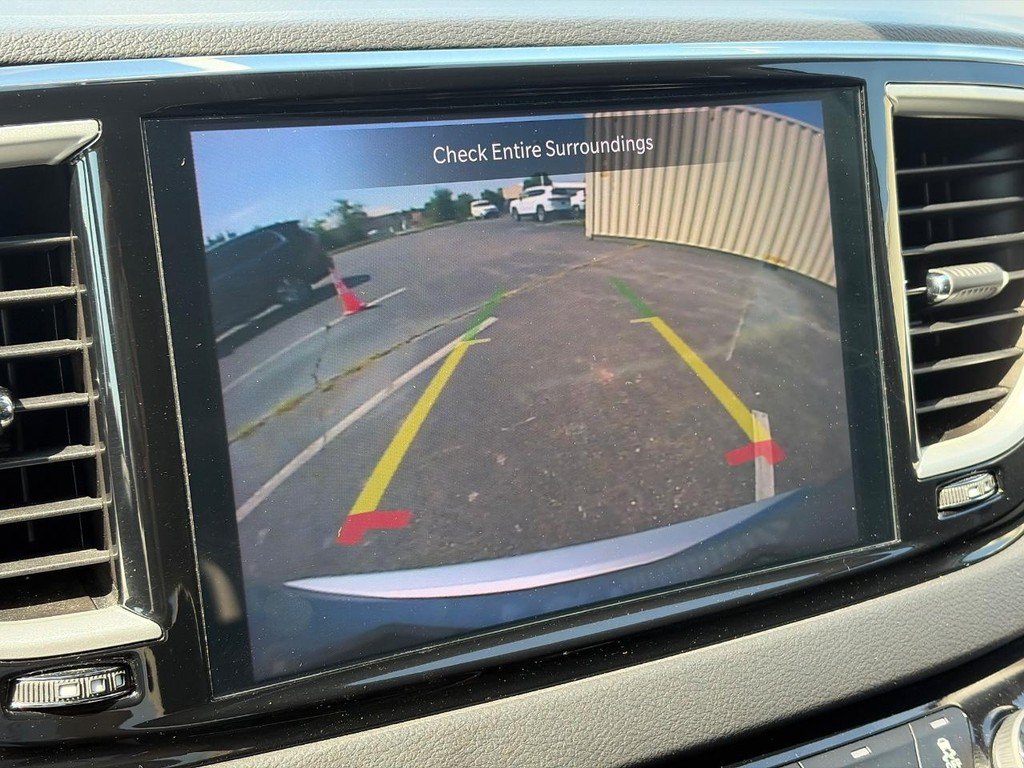 Used 2024 Chrysler Pacifica Touring-L FWD image 30
