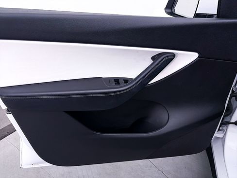 Used 2022 Tesla Model Y Performance AWD/4WD image 16