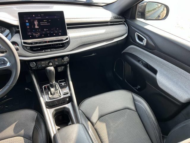 Used 2024 Jeep Compass Latitude AWD/4WD image 16
