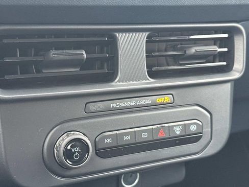 New 2025 Ford Maverick XL image 32