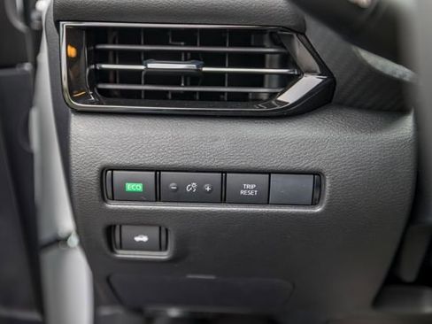 New 2025 Nissan Sentra SR w/ Midnight Edition image 12