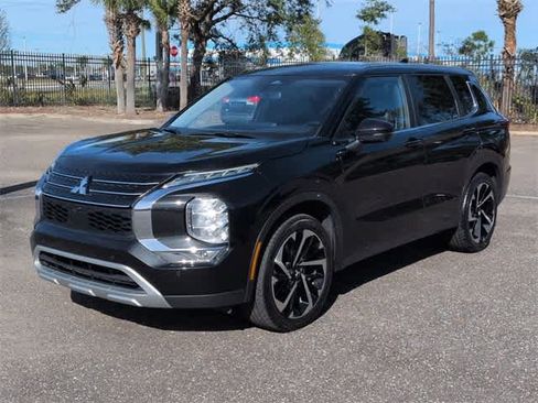 Used 2024 Mitsubishi Outlander SE image 4