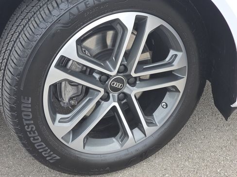 Certified 2025 Audi Q5 Premium w/ Convenience Package image 15