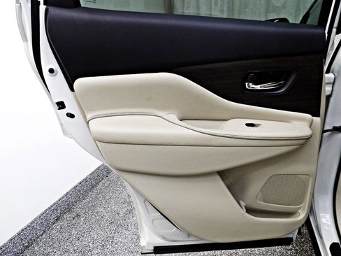 Used 2019 Nissan Murano Platinum w/ Cargo Package image 13