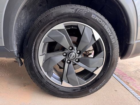 Used 2024 Nissan Rogue SV FWD image 25