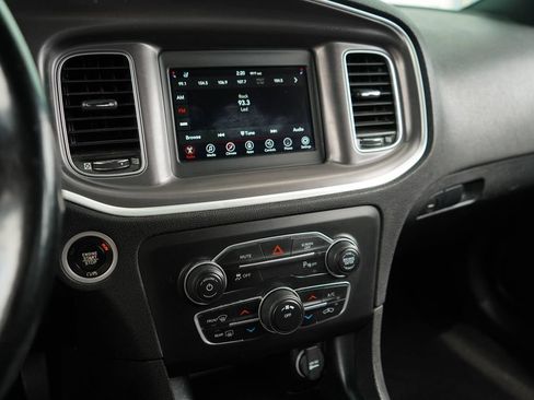 Used 2020 Dodge Charger SXT w/ Leather Interior Group RWD image 8