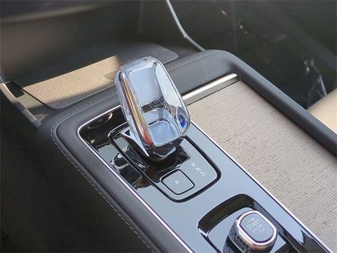 New 2026 Volvo XC90 B6 Plus w/ Protection Package Premier image 13