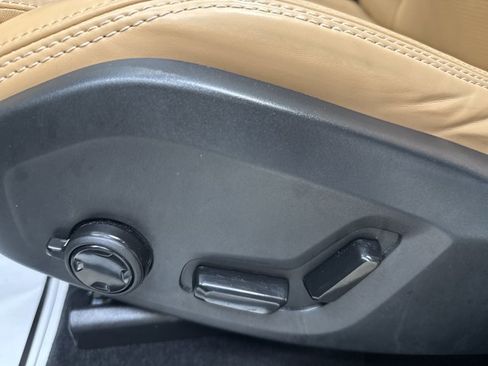 Used 2023 Volvo XC60 B5 Ultimate w/ Climate Package image 28