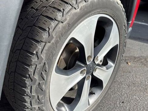 Used 2018 Jeep Compass Latitude w/ Cold Weather Group image 20