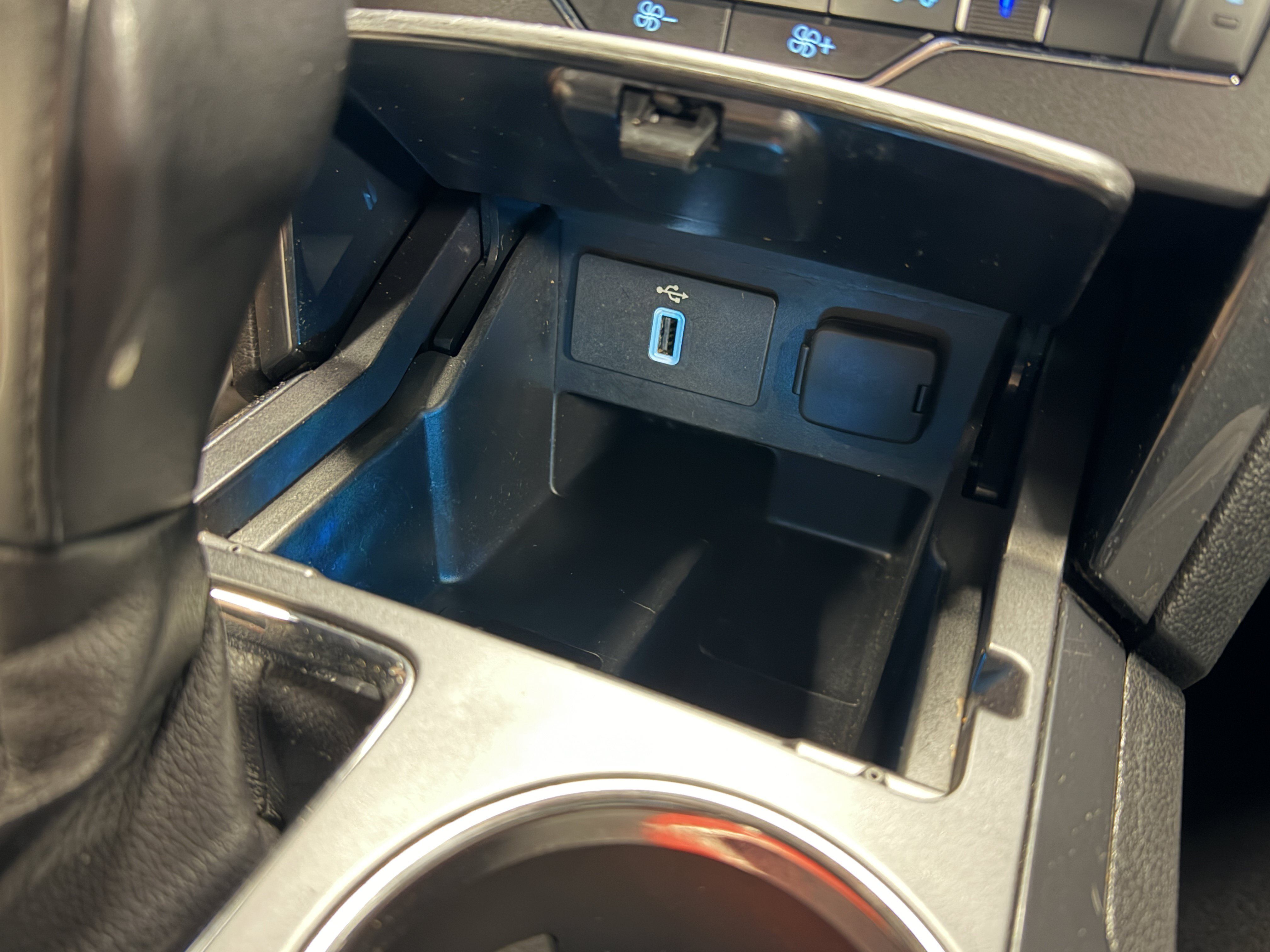 Used 2018 Ford Explorer XLT w/ Equipment Group 201A AWD/4WD image 12