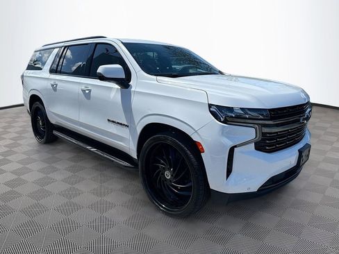 Used 2022 Chevrolet Suburban RST w/ Luxury Package AWD/4WD image 4