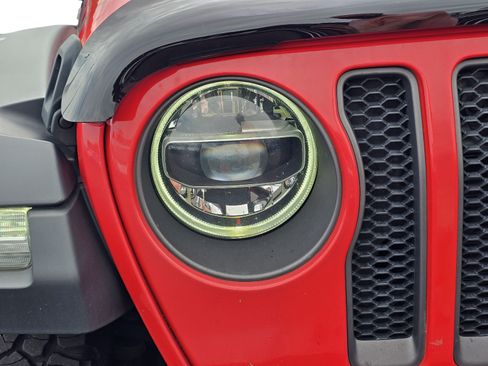 Used 2021 Jeep Wrangler Unlimited Rubicon w/ LED Lighting Group AWD/4WD image 4