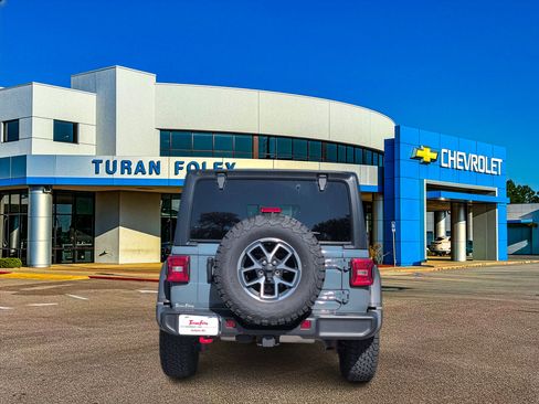 Used 2024 Jeep Wrangler Unlimited Rubicon w/ Technology Group image 4