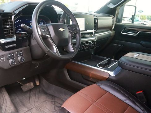 Used 2024 Chevrolet Silverado 2500 High Country w/ Technology Package AWD/4WD image 16