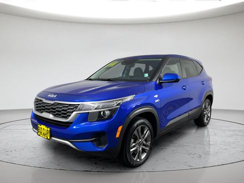 Used 2023 Kia Seltos LX AWD/4WD image 1