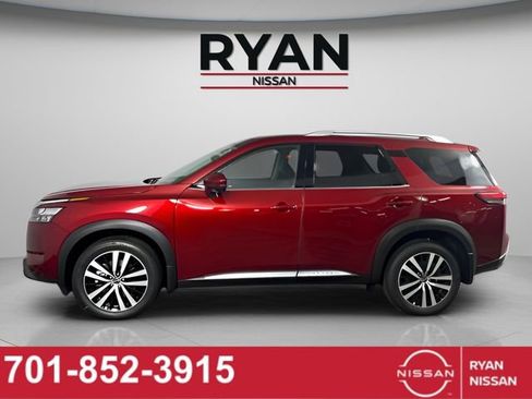 New 2025 Nissan Pathfinder Platinum image 10