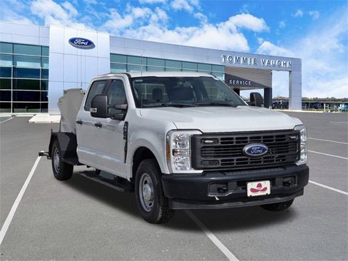 Used 2023 Ford F250 XL image 2