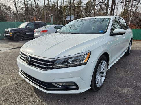 Used 2018 Volkswagen Passat 2.0T SE image 1