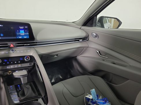 New 2025 Hyundai Elantra SEL image 7